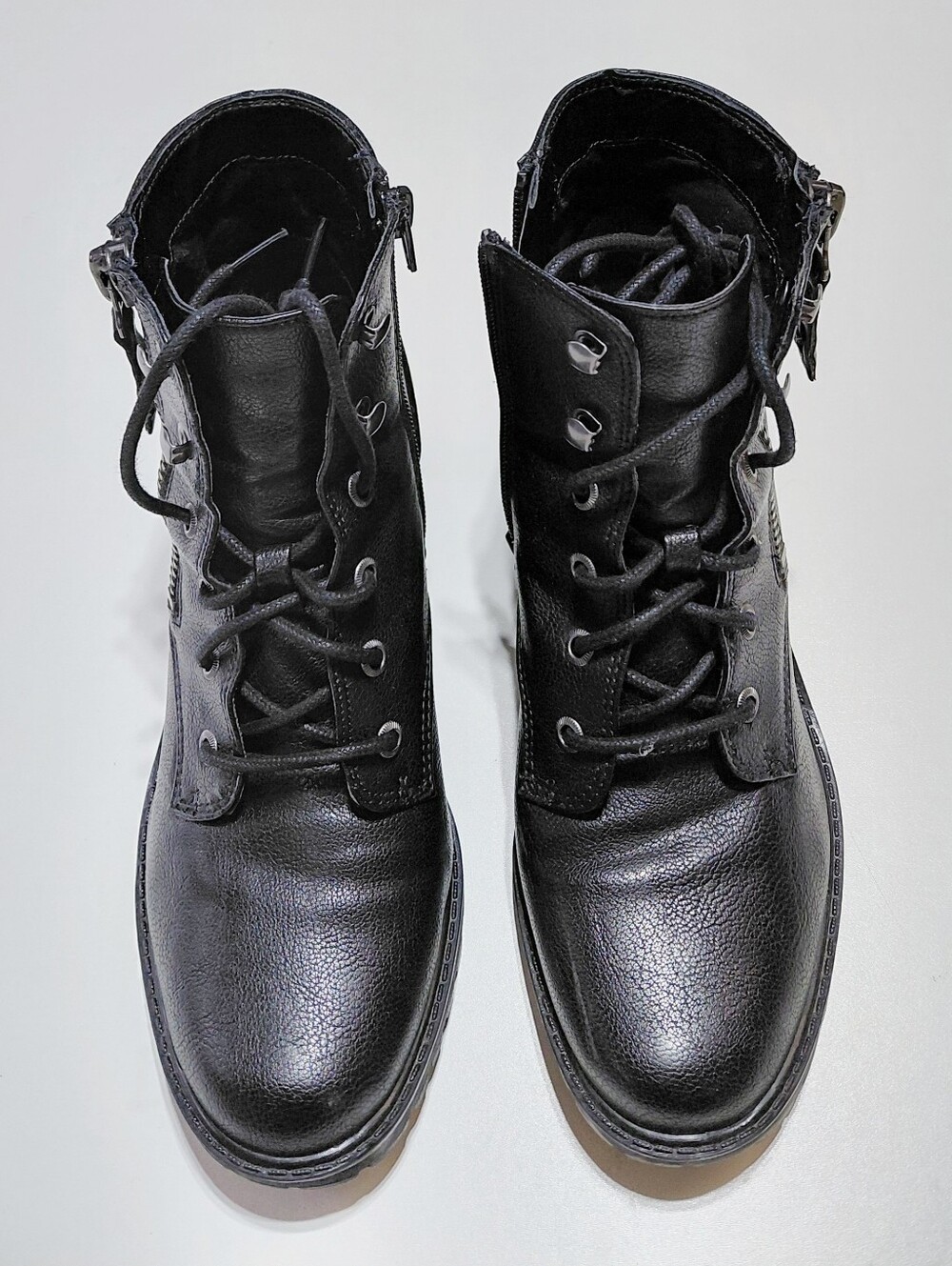 ZODIAC Women's Gaige  Black Lace-Up Combat Boots Size 8M